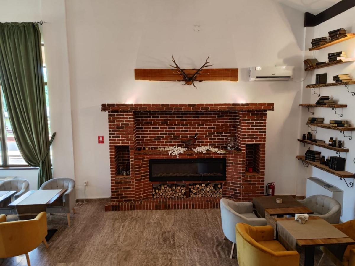 Curtea Domneasca Hotel Vaslui Buitenkant foto