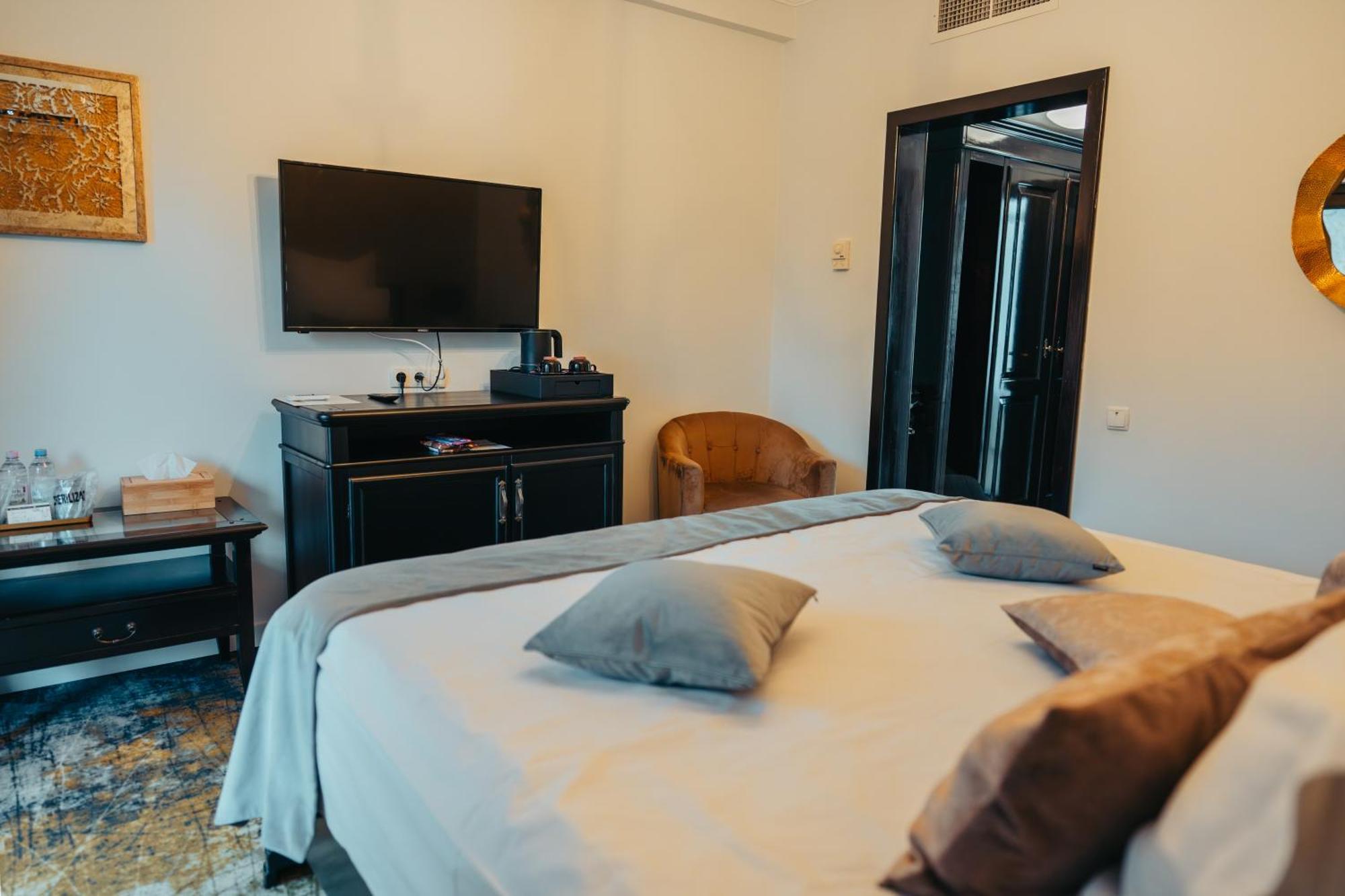 Curtea Domneasca Hotel Vaslui Buitenkant foto