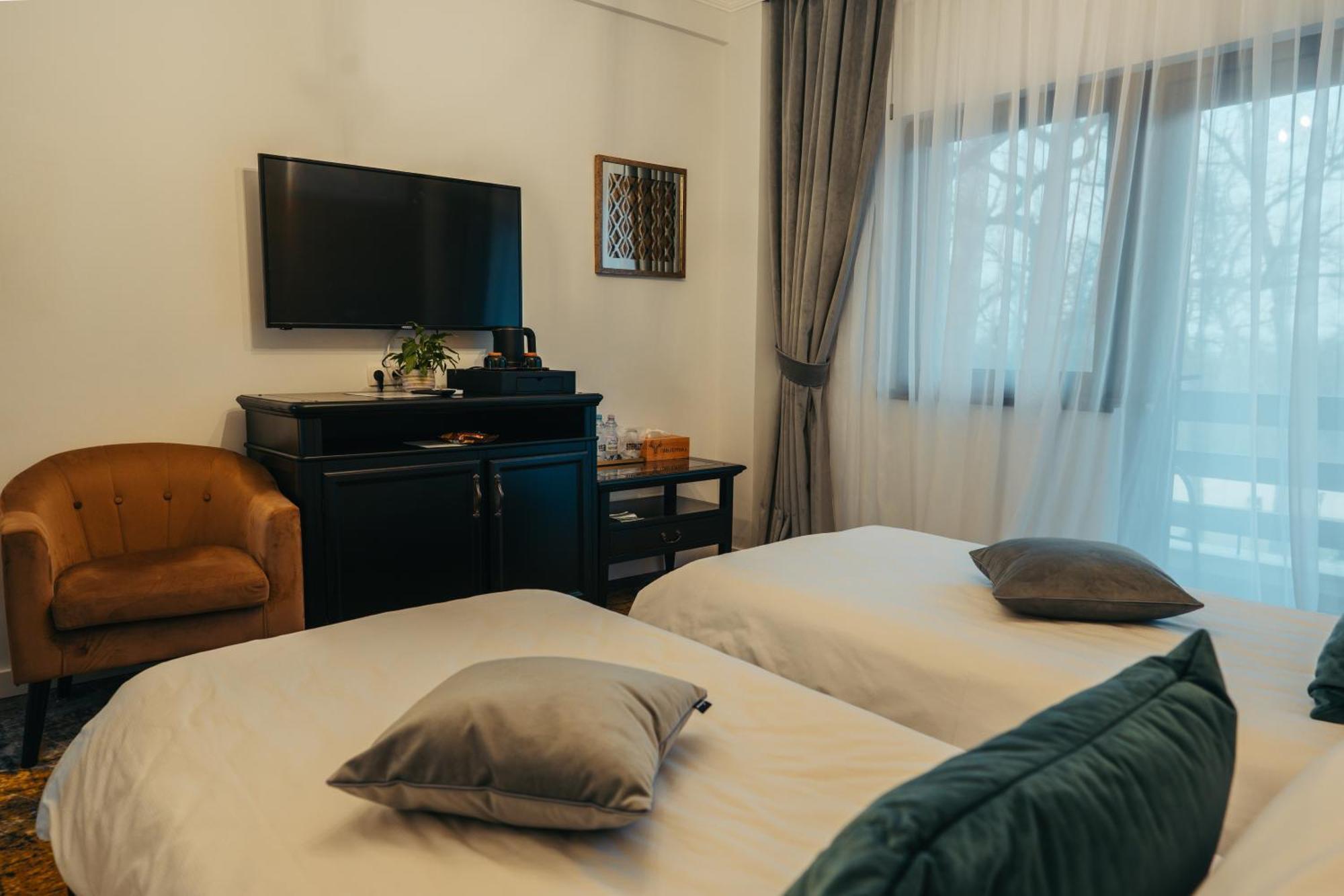 Curtea Domneasca Hotel Vaslui Buitenkant foto