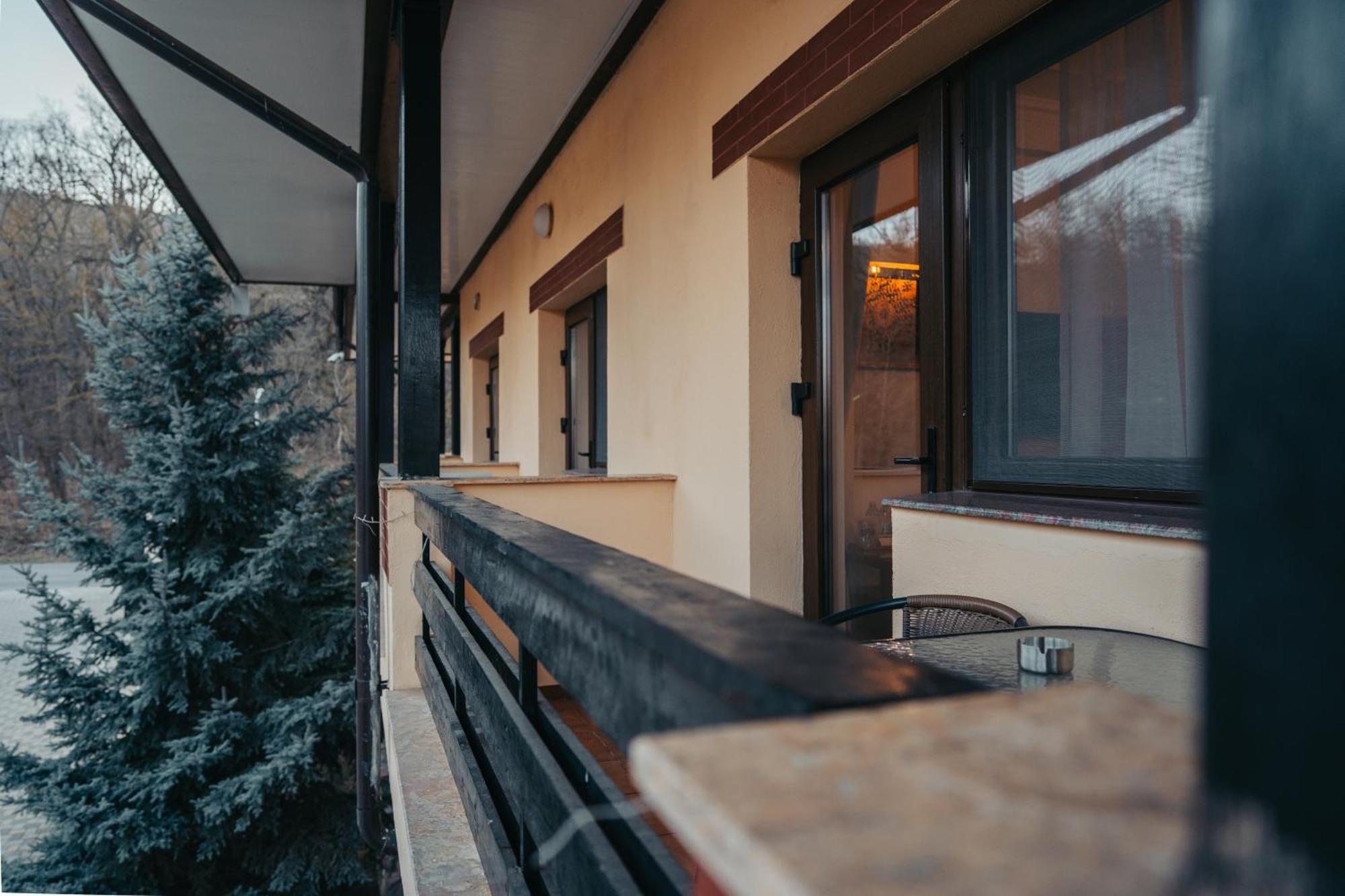 Curtea Domneasca Hotel Vaslui Buitenkant foto