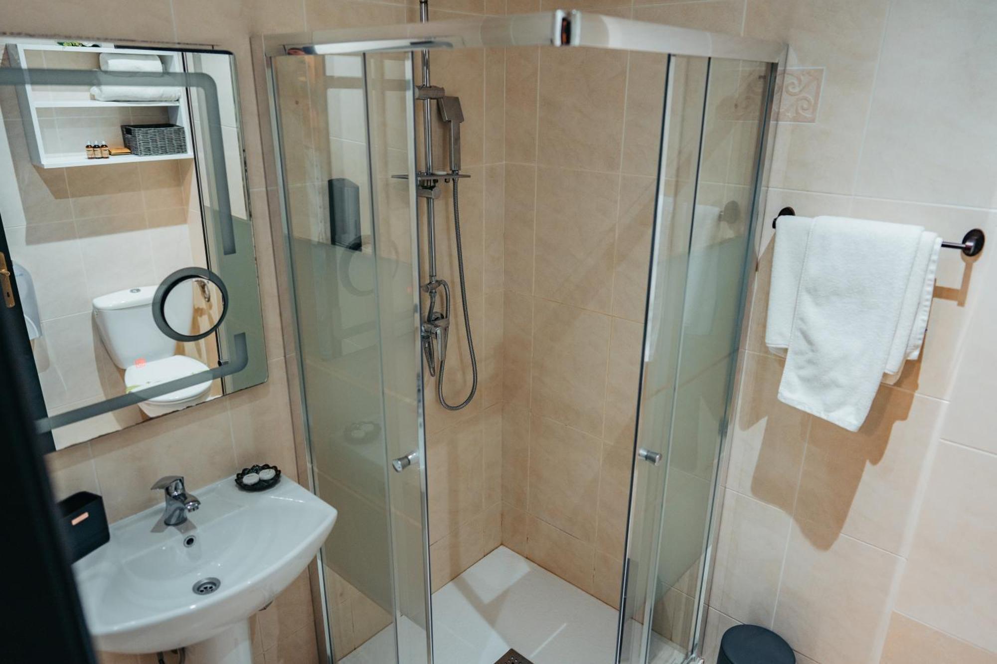 Curtea Domneasca Hotel Vaslui Buitenkant foto