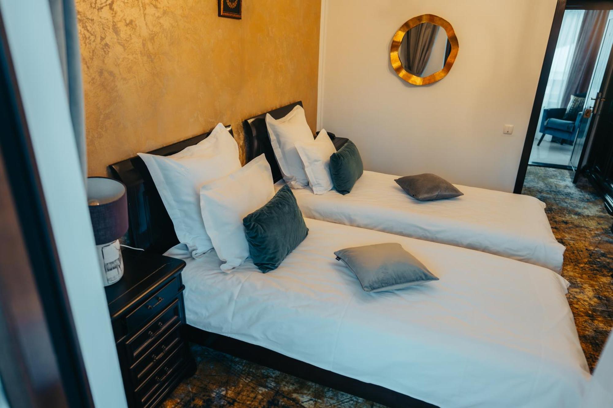 Curtea Domneasca Hotel Vaslui Buitenkant foto