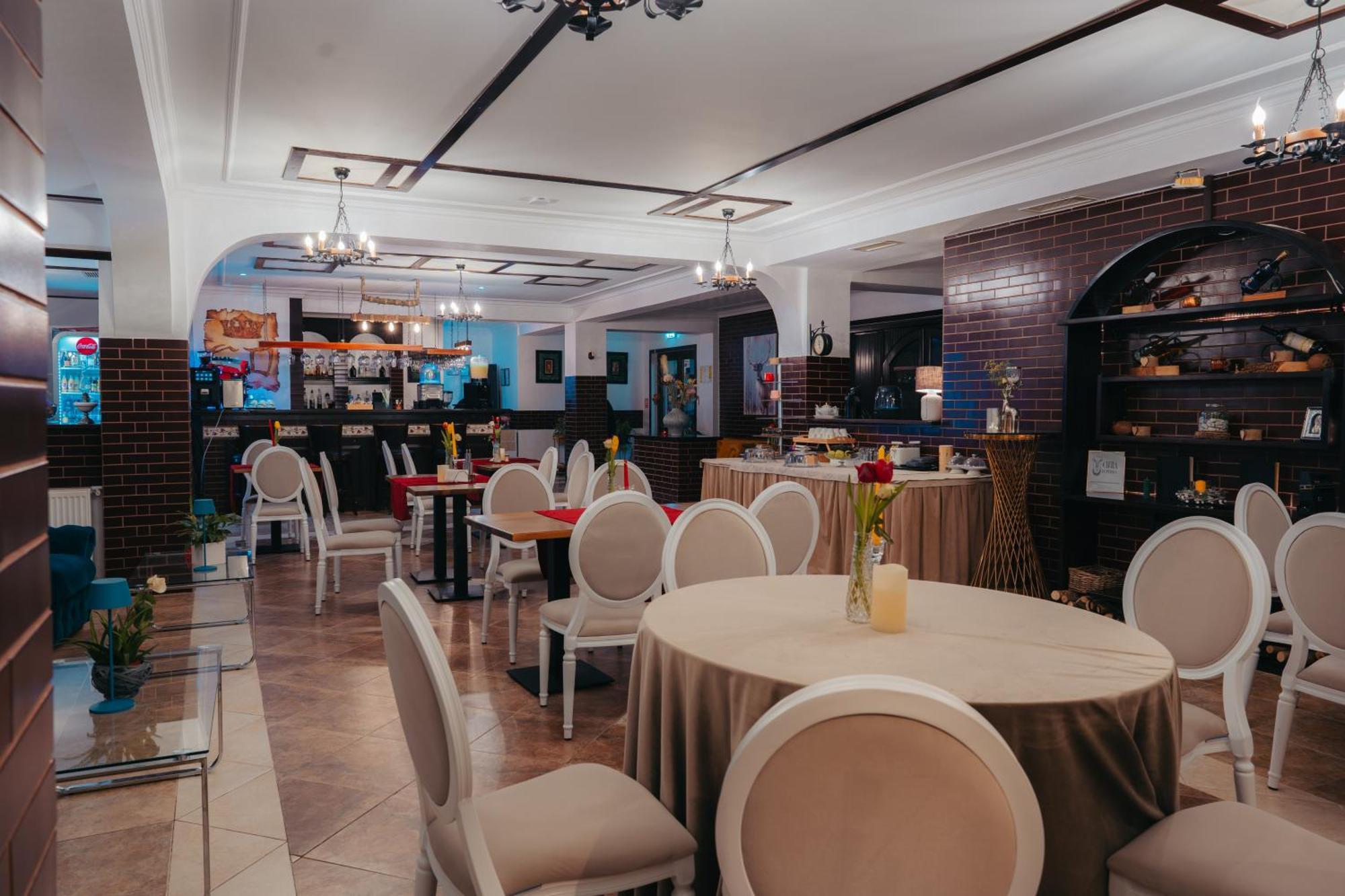 Curtea Domneasca Hotel Vaslui Buitenkant foto