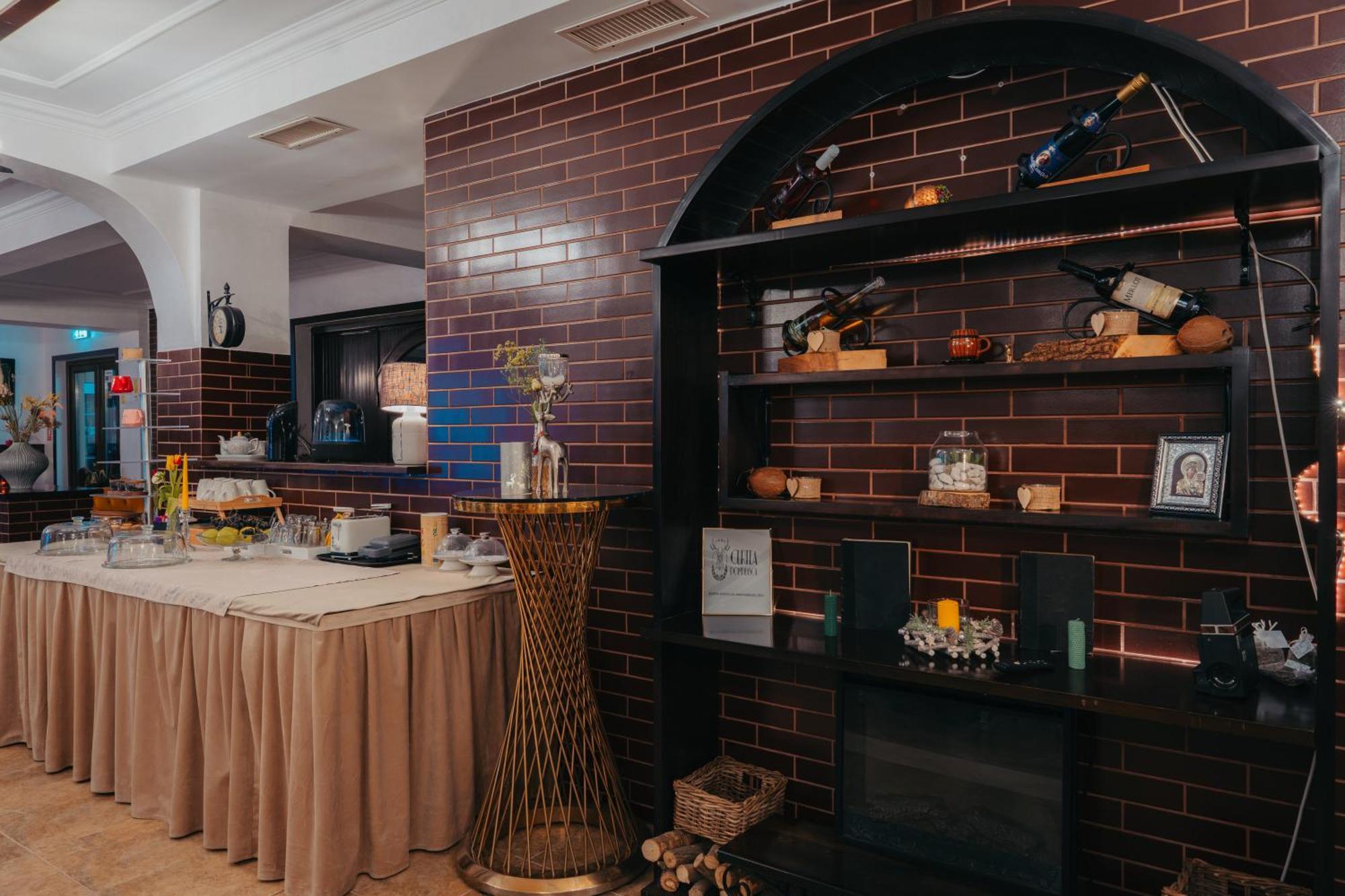 Curtea Domneasca Hotel Vaslui Buitenkant foto