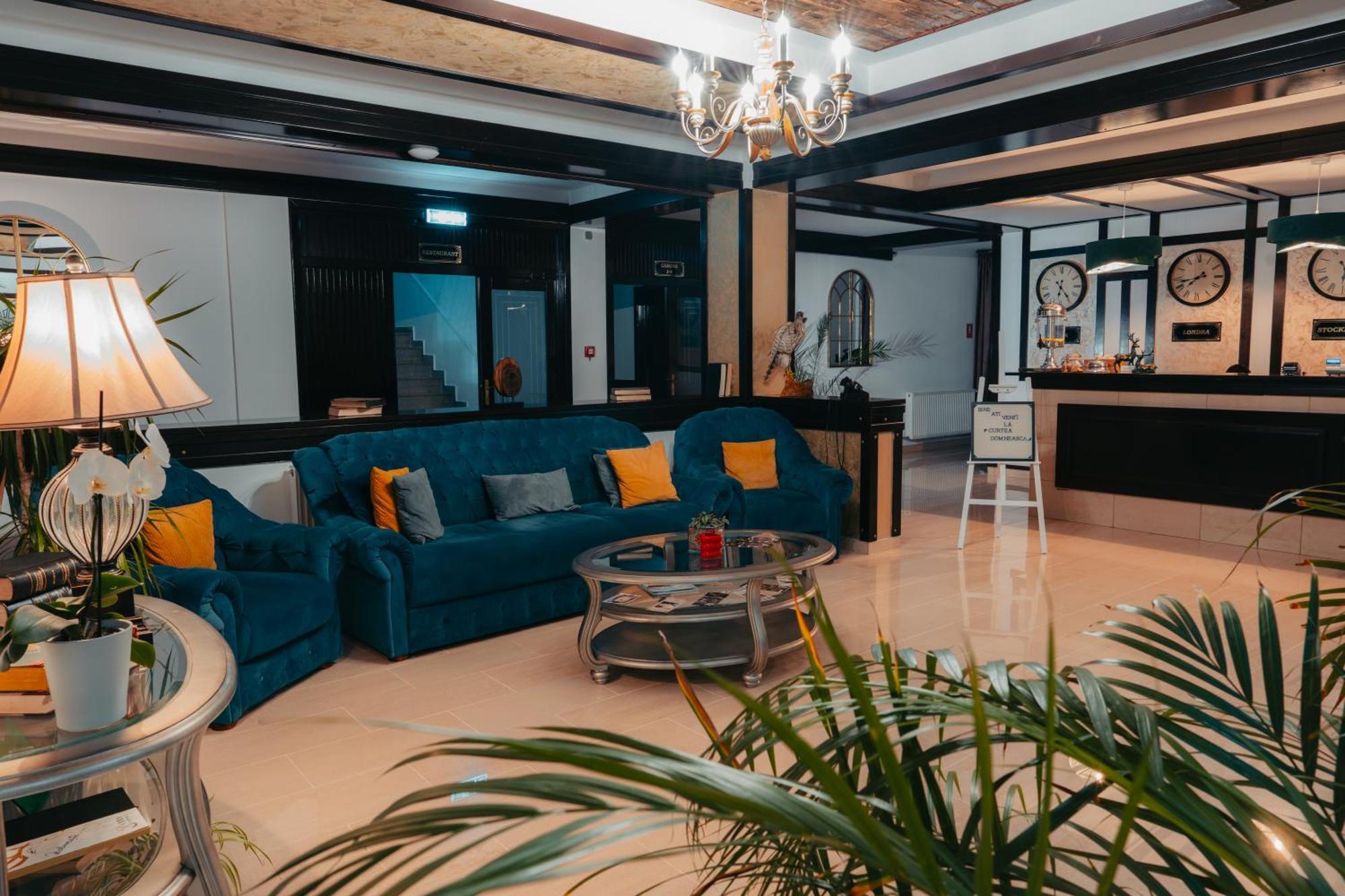 Curtea Domneasca Hotel Vaslui Buitenkant foto